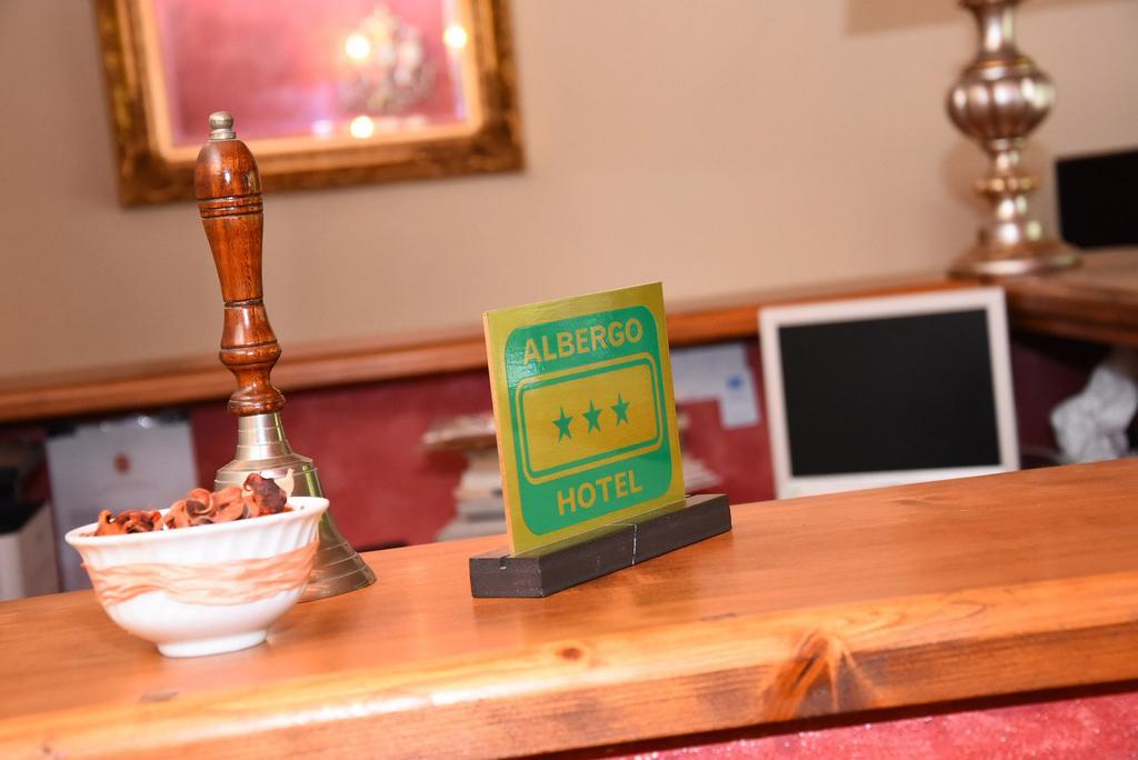 Albergo Dimora Storica Antica Hostelleria Crema Buitenkant foto