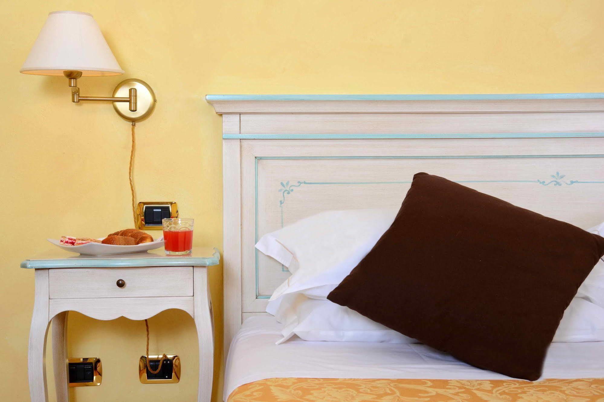 Albergo Dimora Storica Antica Hostelleria Crema Buitenkant foto
