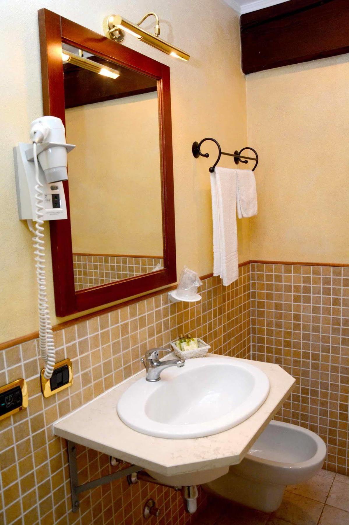 Albergo Dimora Storica Antica Hostelleria Crema Buitenkant foto