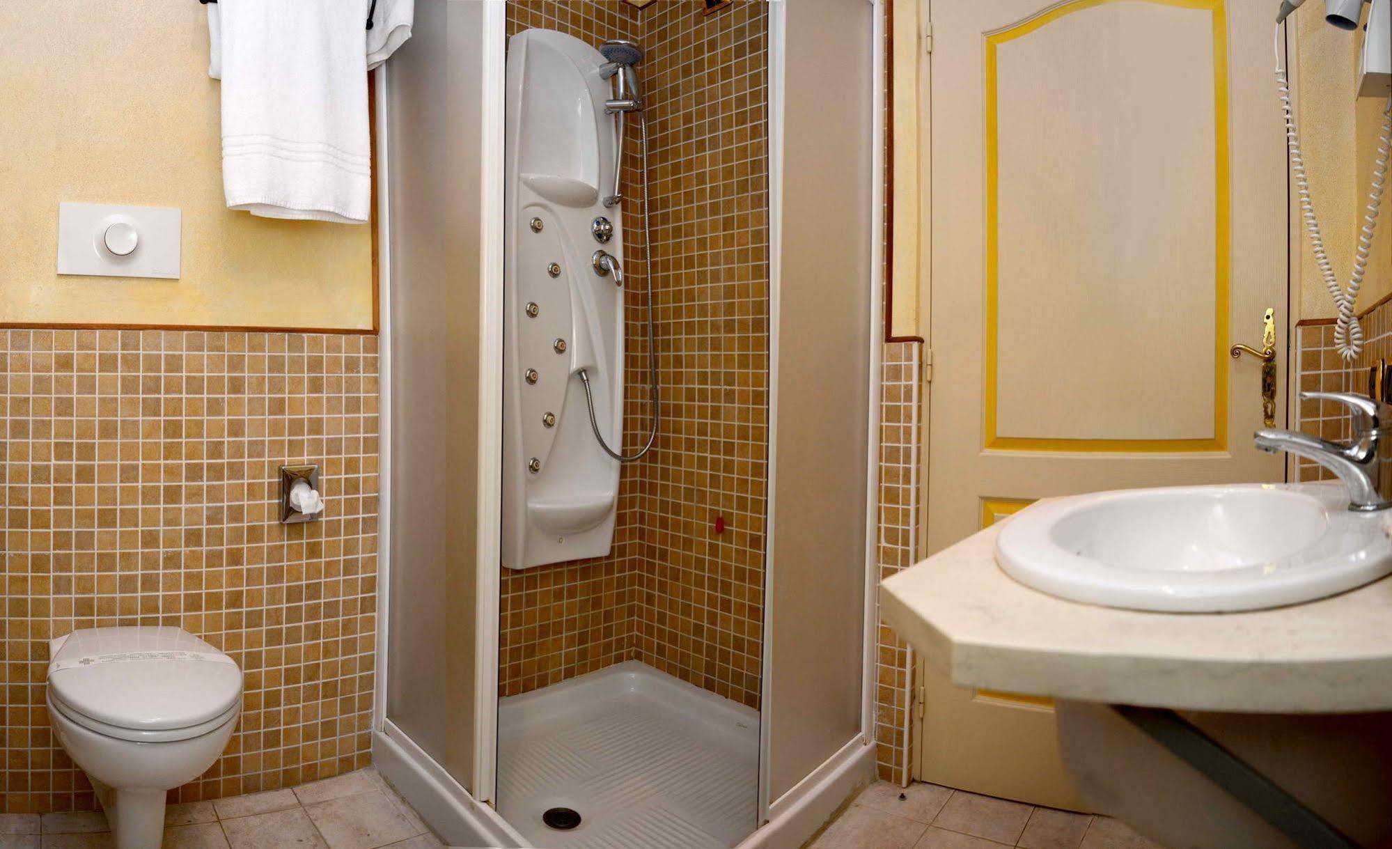 Albergo Dimora Storica Antica Hostelleria Crema Buitenkant foto
