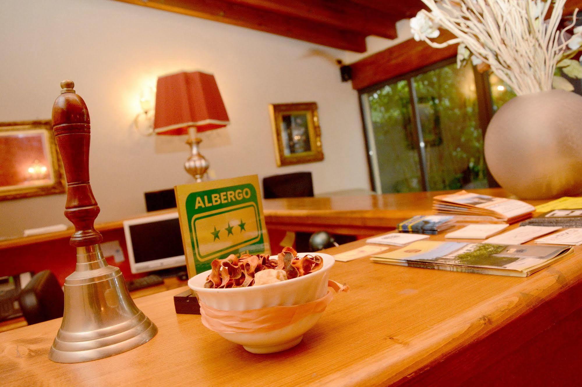 Albergo Dimora Storica Antica Hostelleria Crema Buitenkant foto